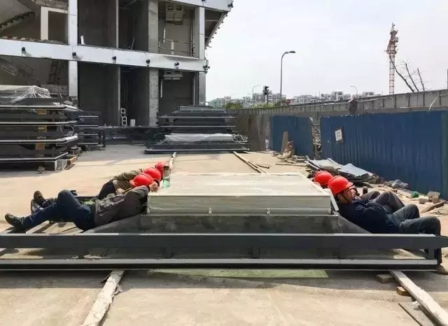 扩展资料：上海宝业中心幕墙安装过程 - 图8