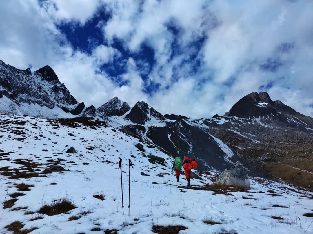 *攀登美女神山夏羌拉，它是川西最美最小众的5000米级雪山 - 图10