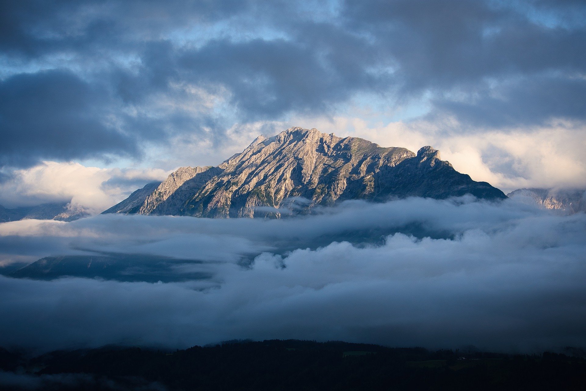 mountains-gf987b286f_1920.jpeg