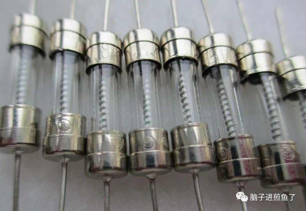 带你快速了解：限流中的漏桶和令牌桶算法 - 图3